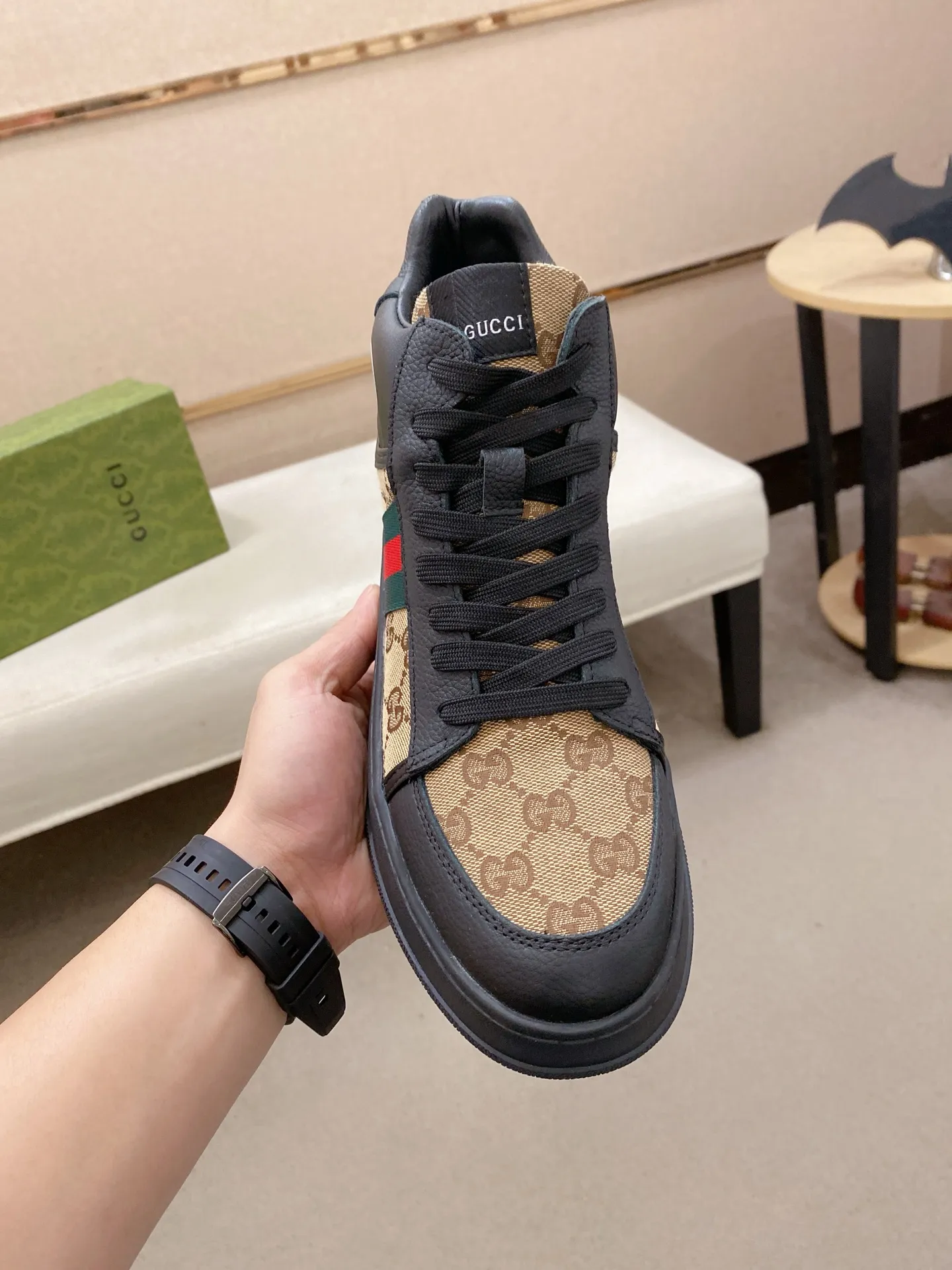 Factory price: 442💰 (GUCCI) The latest model from the official website🎁🎁Casual and fashionable men's shoes👟, hot style💥The style is simple and elegant, exclusive for trendy men. Unique official website's latest brand elements👑original Gucci decoration, fashionable and generous, the fabric is original cowhide ✅sheepskin lining, the official website specifies wear-resistant casual outsole, the classic model is taken in kind at the counter🎬38-44 (can be customized for 45 non-refundable)